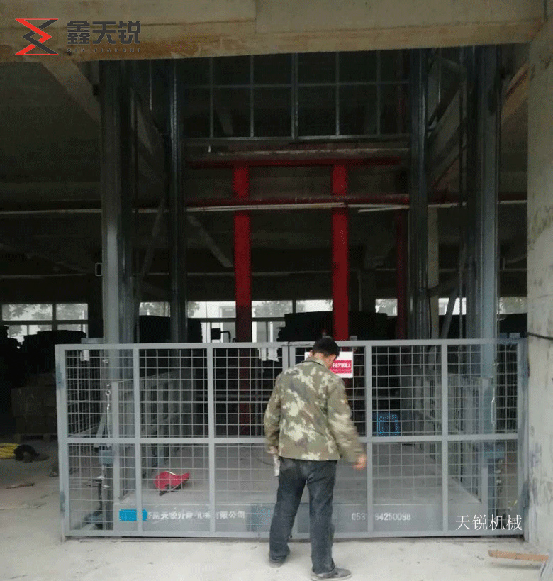 长治10吨液压货梯交付使用